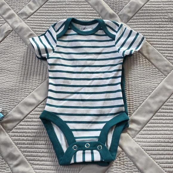 🔥5 FOR $25🔥NWOT 6 Pack Bundle Hanes Short Sleeve Onesies, 0-6M - Picture 3 of 14